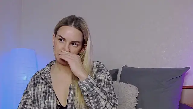 Snapshot of SofiJames chatting on December 21, 2024, 5:58 am SofiJames online show from December 21, 2024, 5:58 am