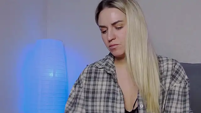 Snapshot of SofiJames chatting on December 21, 2024, 9:01 am SofiJames online show from December 21, 2024, 9:01 am