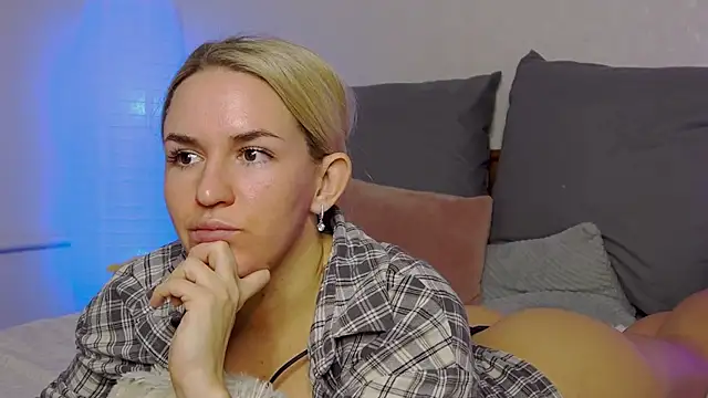 Snapshot of SofiJames chatting on December 29, 2024, 8:55 am SofiJames online show from December 29, 2024, 8:55 am