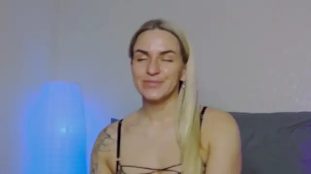 Snapshot of SofiJames chatting on January 3, 2025, 6:01 am SofiJames online show from January 3, 2025, 6:01 am