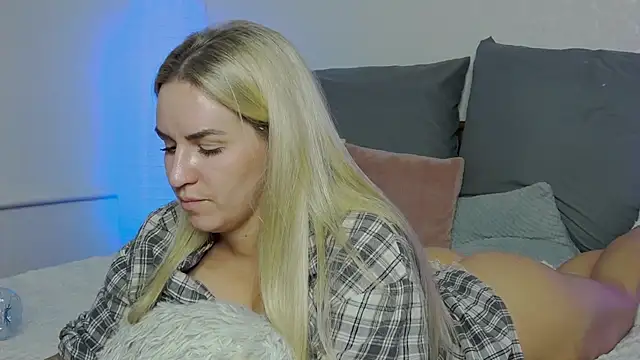 Snapshot of SofiJames chatting on January 5, 2025, 9:37 am SofiJames online show from January 5, 2025, 9:37 am