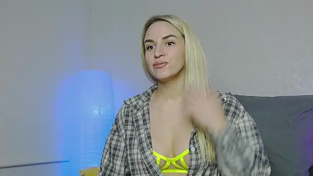 Snapshot of SofiJames chatting on January 11, 2025, 6:14 am SofiJames online show from January 11, 2025, 6:14 am