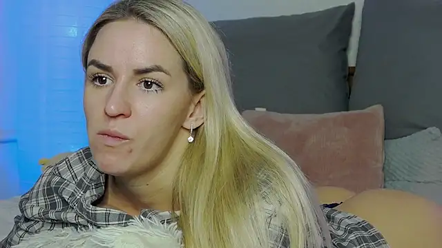 Snapshot of SofiJames chatting on January 12, 2025, 9:40 am SofiJames online show from January 12, 2025, 9:40 am