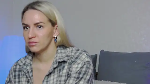 Snapshot of SofiJames chatting on January 15, 2025, 6:12 am SofiJames online show from January 15, 2025, 6:12 am