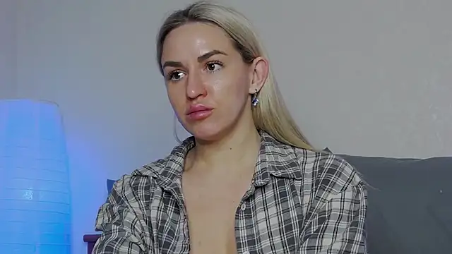 Snapshot of SofiJames chatting on January 15, 2025, 9:56 am SofiJames online show from January 15, 2025, 9:56 am