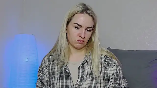 Snapshot of SofiJames chatting on January 16, 2025, 6:14 am SofiJames online show from January 16, 2025, 6:14 am