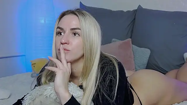 Snapshot of SofiJames chatting on January 28, 2025, 9:51 am SofiJames online show from January 28, 2025, 9:51 am