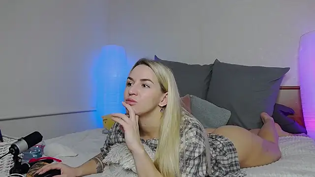 Snapshot of SofiJames chatting on February 1, 2025, 6:32 am SofiJames online show from February 1, 2025, 6:32 am