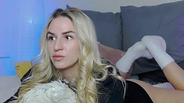 Snapshot of SofiJames chatting on February 7, 2025, 6:24 am SofiJames online show from February 7, 2025, 6:24 am