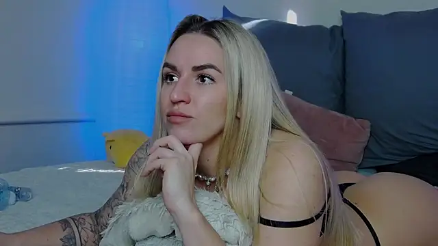 Snapshot of SofiJames chatting on February 8, 2025, 6:22 am SofiJames online show from February 8, 2025, 6:22 am