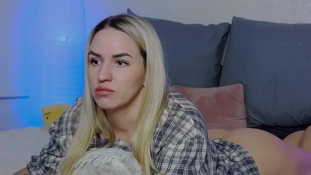 Snapshot of SofiJames chatting on February 23, 2025, 6:17 am SofiJames online show from February 23, 2025, 6:17 am