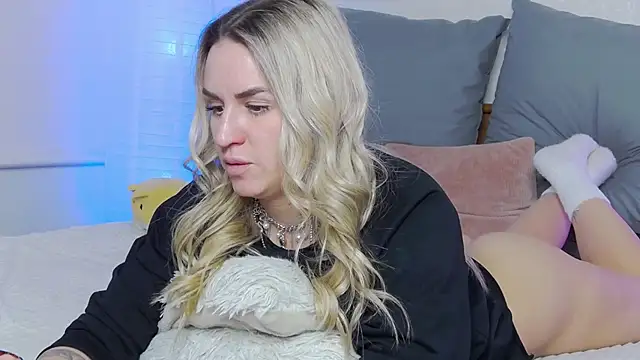 Snapshot of SofiJames chatting on March 6, 2025, 10:20 am SofiJames online show from March 6, 2025, 10:20 am