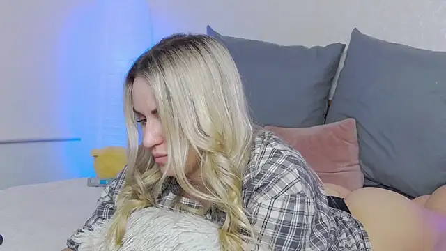 Snapshot of SofiJames chatting on March 11, 2025, 6:32 am SofiJames online show from March 11, 2025, 6:32 am