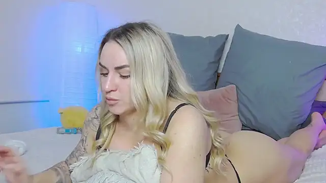 Snapshot of SofiJames chatting on March 12, 2025, 7:13 am SofiJames online show from March 12, 2025, 7:13 am