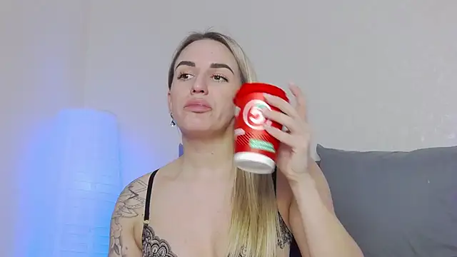 Snapshot of SofiJames chatting on March 14, 2025, 6:32 am SofiJames online show from March 14, 2025, 6:32 am