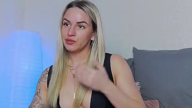 Snapshot of SofiJames chatting on March 23, 2025, 6:26 am SofiJames online show from March 23, 2025, 6:26 am