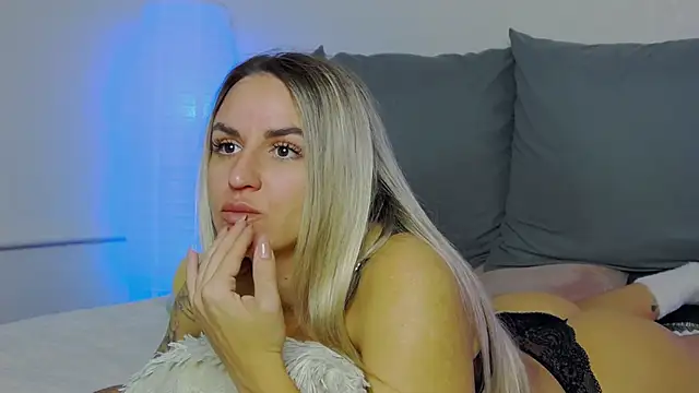 Snapshot of SofiJames chatting on September 11, 2025, 6:24 am SofiJames online show from September 11, 2025, 6:24 am