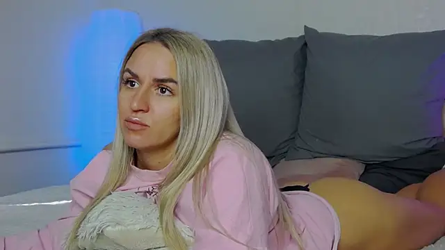 Snapshot of SofiJames chatting on October 1, 2025, 7:03 am SofiJames online show from October 1, 2025, 7:03 am