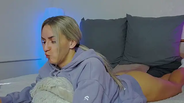 Snapshot of SofiJames chatting on October 2, 2025, 7:15 am SofiJames online show from October 2, 2025, 7:15 am