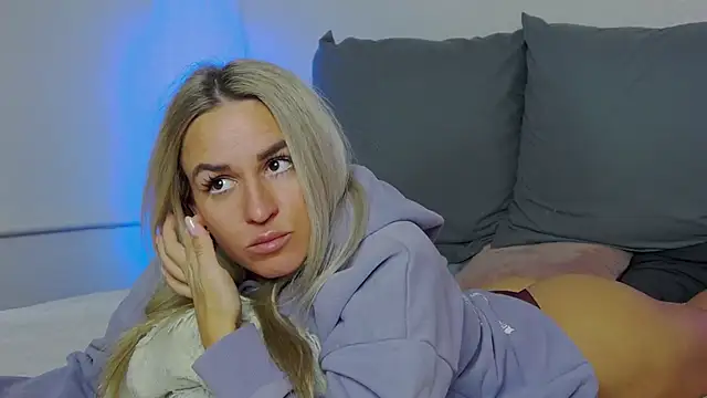 Snapshot of SofiJames chatting on October 4, 2025, 6:44 am SofiJames online show from October 4, 2025, 6:44 am