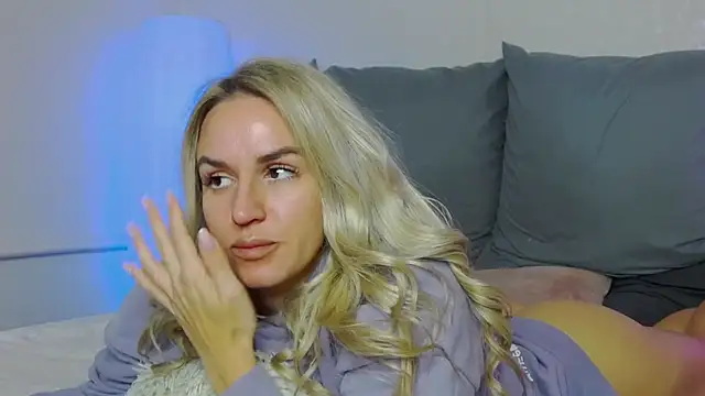 Snapshot of SofiJames chatting on October 7, 2025, 6:54 am SofiJames online show from October 7, 2025, 6:54 am