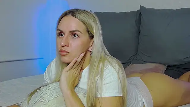 Snapshot of SofiJames chatting on October 19, 2025, 7:09 am SofiJames online show from October 19, 2025, 7:09 am