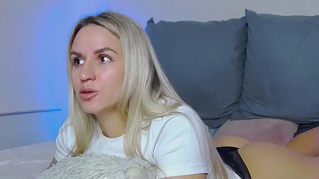 Snapshot of SofiJames chatting on October 26, 2025, 7:03 am SofiJames online show from October 26, 2025, 7:03 am