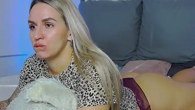 Snapshot of SofiJames chatting on October 31, 2025, 6:58 am SofiJames online show from October 31, 2025, 6:58 am