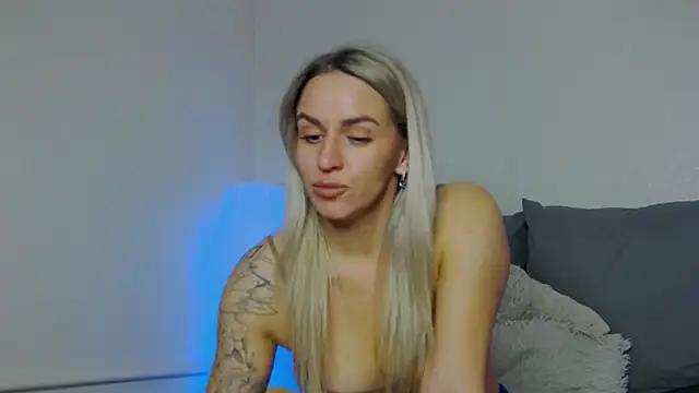 Snapshot of SofiJames chatting on November 5, 2025, 6:35 am SofiJames online show from November 5, 2025, 6:35 am