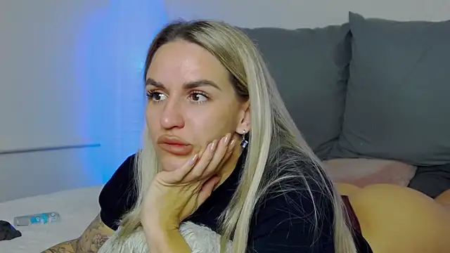 Snapshot of SofiJames chatting on November 8, 2025, 7:19 am SofiJames online show from November 8, 2025, 7:19 am