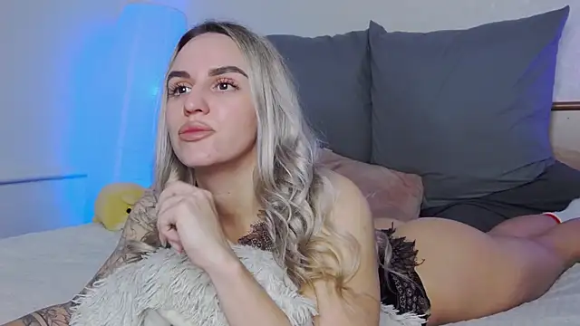 Snapshot of SofiJames chatting on December 2, 2025, 6:41 am SofiJames online show from December 2, 2025, 6:41 am