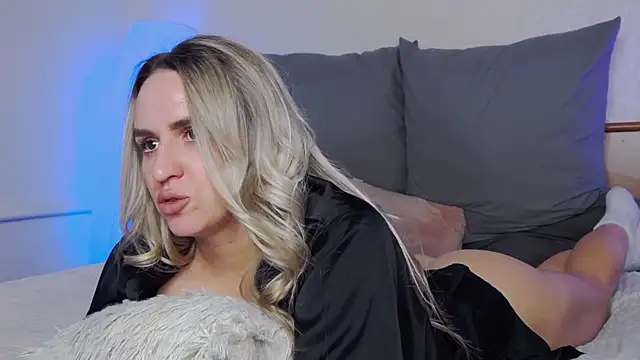 Snapshot of SofiJames chatting on December 16, 2025, 6:51 am SofiJames online show from December 16, 2025, 6:51 am