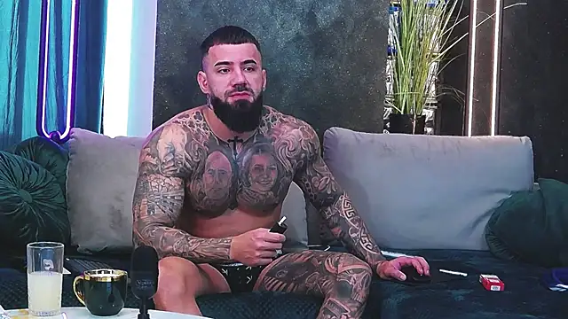 Snapshot of masterkingofmusclee chatting on January 7, 2025, 8:45 am masterkingofmusclee online show from January 7, 2025, 8:45 am
