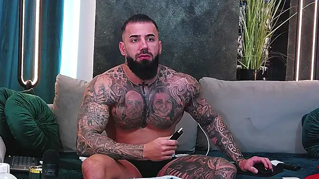 Snapshot of masterkingofmusclee chatting on January 30, 2025, 12:27 pm masterkingofmusclee online show from January 30, 2025, 12:27 pm