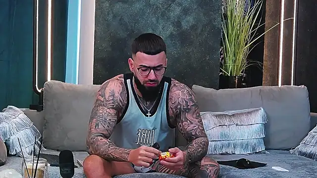 Snapshot of masterkingofmusclee chatting on March 3, 2025, 6:15 am masterkingofmusclee online show from March 3, 2025, 6:15 am