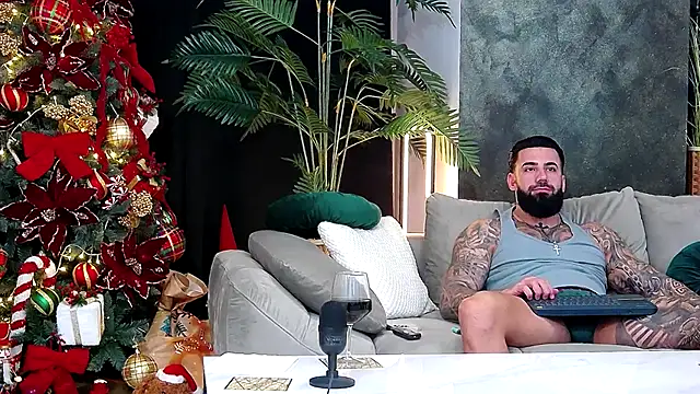 Snapshot of masterkingofmusclee chatting on December 17, 2025, 9:54 pm masterkingofmusclee online show from December 17, 2025, 9:54 pm