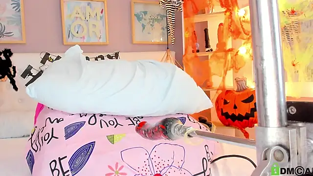 julyanna  online show from October 27, 2025, 8:13 pm