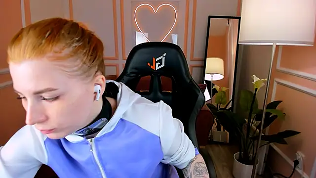 Mira  Blush online show from February 12, 2025, 8:40 pm