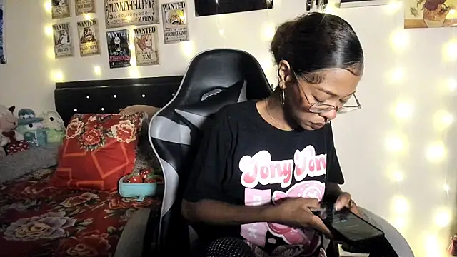 Cristal Jonasxh online show from November 6, 2025, 4:24 am