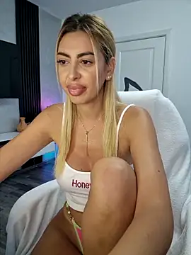 Snapshot of Flower_Pow3r chatting on July 1, 2026, 6:26 am Flower Pow3r online show from July 1, 2026, 6:26 am