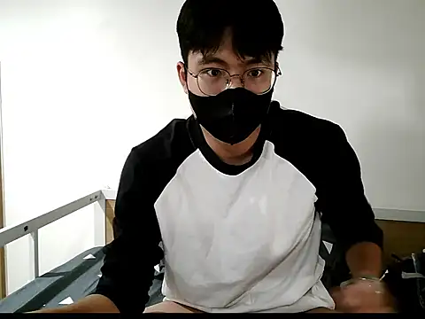 Gwencloudy online show from October 24, 2025, 3:41 pm