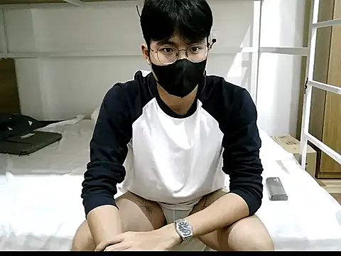 Gwencloudy online show from November 1, 2025, 4:20 pm