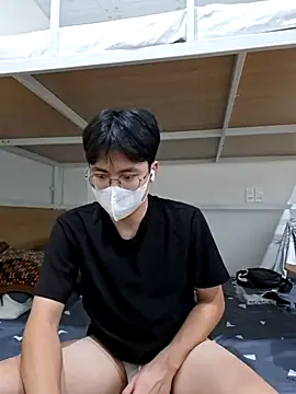 Gwencloudy online show from July 15, 2026, 2:33 pm