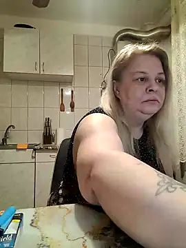 Snapshot of AriannaMilf chatting on April 21, 2026, 3:02 am AriannaMilf online show from April 21, 2026, 3:02 am