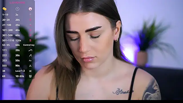 AishaCarter online show from October 11, 2025, 5:33 pm