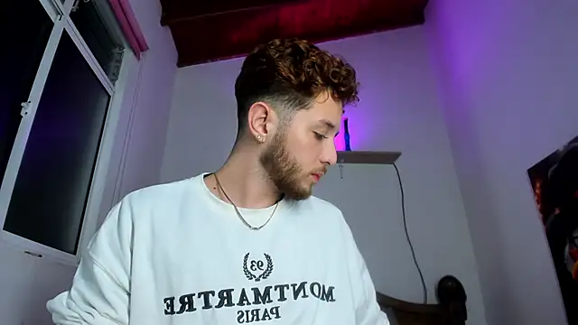 Snapshot of Juan_Castano chatting on October 29, 2025, 8:16 am Juan Castano online show from October 29, 2025, 8:16 am