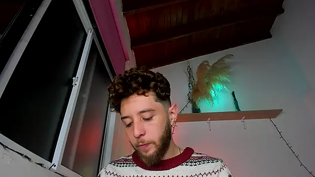 Snapshot of Juan_Castano chatting on December 20, 2025, 8:10 am Juan Castano online show from December 20, 2025, 8:10 am