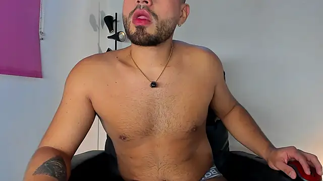 Snapshot of Juan_Castano chatting on February 5, 2026, 10:31 am Juan Castano online show from February 5, 2026, 10:31 am