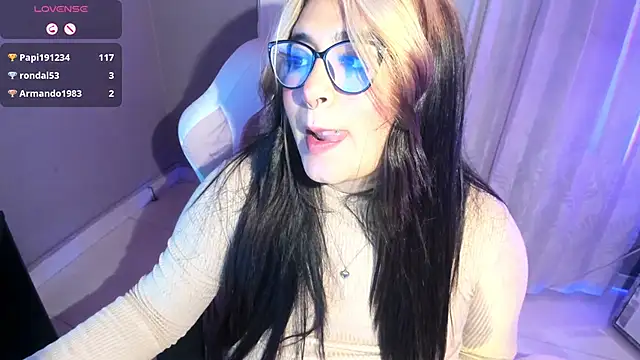 chloe bonnet online show from December 14, 2024, 12:11 am