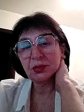 Snapshot of AlbinaXPretty chatting on March 7, 2025, 7:49 pm AlbinaXPretty online show from March 7, 2025, 7:49 pm